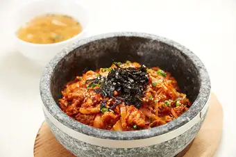 石焼豚キムチビビムパ (スープ付き)