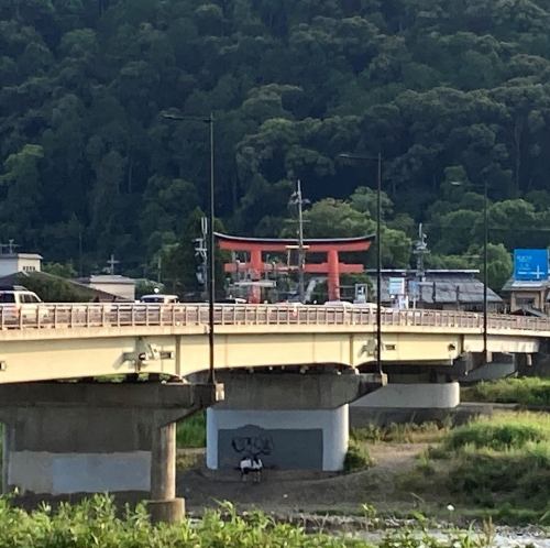 抜群のロケーション☆松尾大社の鳥居、大文字の鳥居
