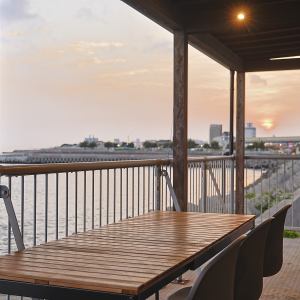 カルビ越えの上質なお肉を明石海峡大橋を望む絶景ロケーションで楽しめる特別なBBQ体験ができます！BBQは完全予約制です！