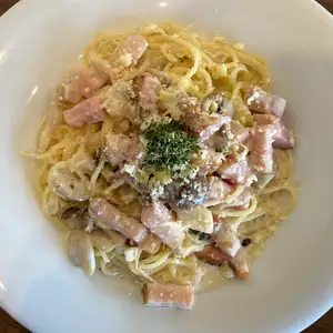 Bacon and mushroom cream pasta