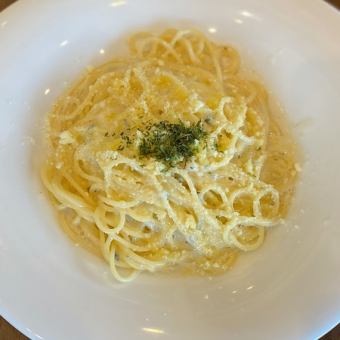 Gorgonzola cheese cream pasta