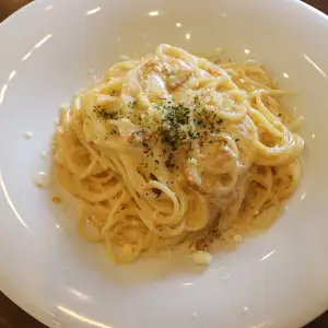 Fresh sea urchin cream pasta