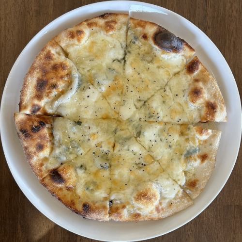 4 kinds of cheese pizza that goes well with honey <In-store only>