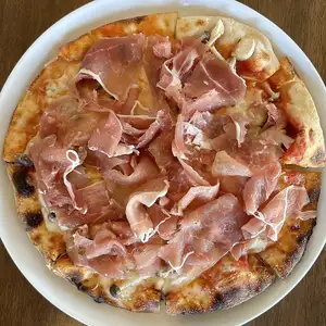 Mushroom and prosciutto pizza