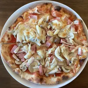 bacon and mushroom pizza