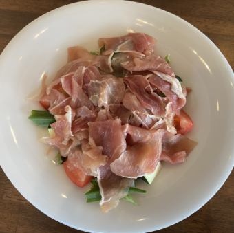 Italian salad with prosciutto (2 servings)