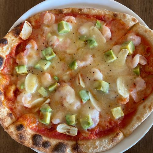 Shrimp and avocado pizza