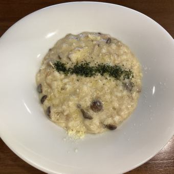 Cream risotto with plenty of mushrooms and porcini sauce