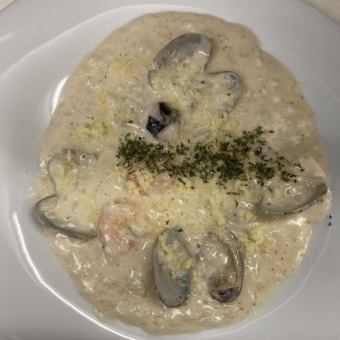 Seafood cream risotto