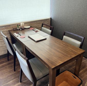 [Semi-private room] The restaurant has a spacious layout with seats spaced far apart so that you can dine and drink in comfort.The restaurant is semi-private with partitions, so you can enjoy your meal without worrying about the people around you.