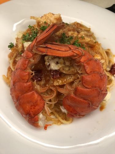 Lobster stewed in tomato sauce pasta