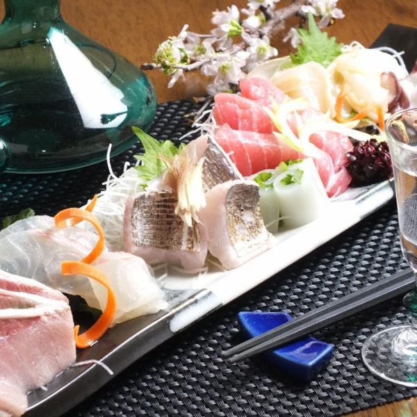 "Three-piece sashimi" (starting at 1200 yen per person)