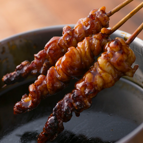 手間暇かけた名物鶏かわはお酒にぴったり♪