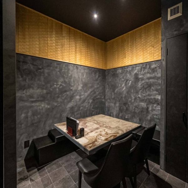 We have private room seats where you can dine without worrying about the surroundings, so you can use it for business entertainment, family, friends, etc.
