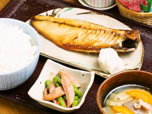 Grilled mackerel set meal