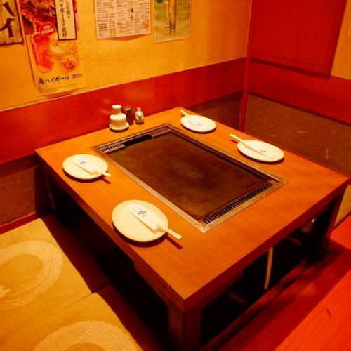 Popular tatami semi-private room seating