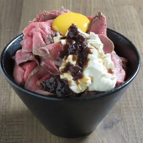 和牛ローストビーフ丼 ※平日限定