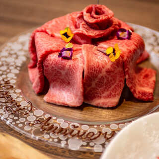 焼肉いのうえ特製メッセージ付き肉プレートで素敵な時間を演出♪