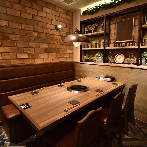 Spacious table seats and relaxed high-grade yakiniku ♪ Adult retreat atmosphere is a private space perfect for important entertainment, dates and anniversaries.We accept large banquets OK ♪ Please contact us for group reservations as soon as possible!