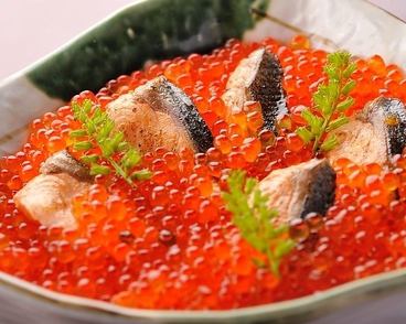 [新鮮出爐！煲仔飯]煲仔飯三文魚原子飯