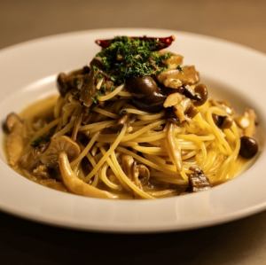 厳選!こだわりキノコのペペロンチーノ