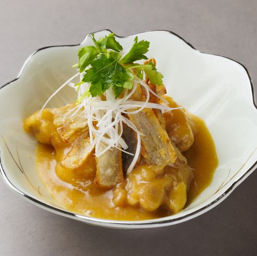 若鶏の味噌煮 ゴボウ揚げのせ