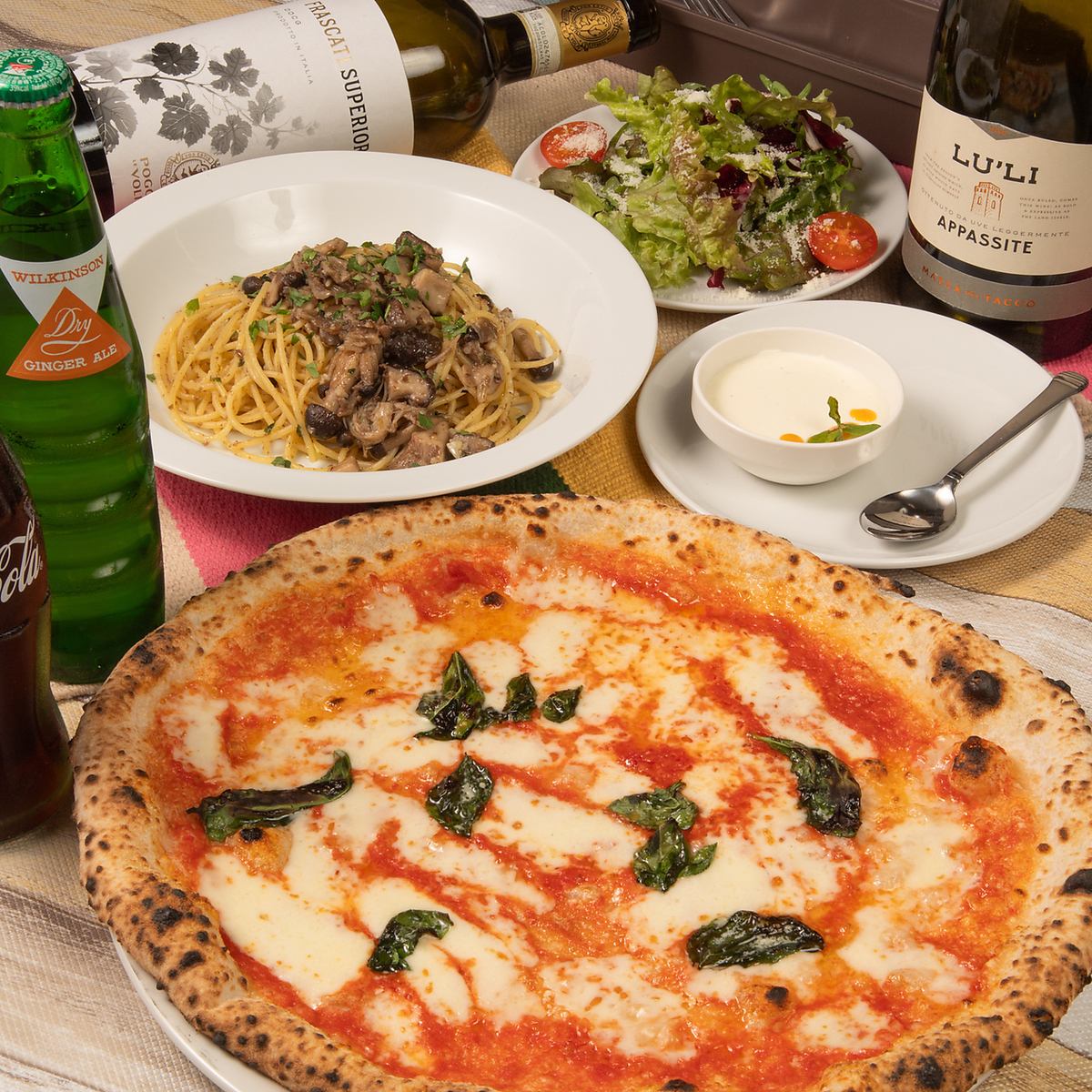 Authentic Neapolitan pizza to enjoy in a monochrome, calm and extraordinary space.