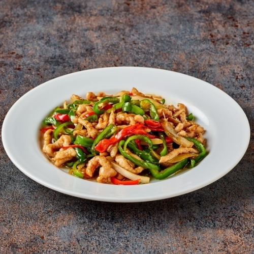 中国料理の定番炒め物！青椒肉絲/990円(税込)