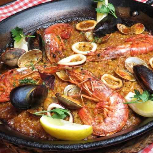 [San Lasso's most popular menu item!] Seafood paella 1,550 yen (tax included)♪