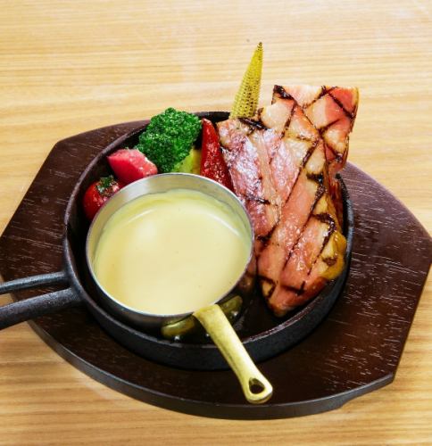 Thickly-sliced grilled bacon with rich cheese fondue sauce