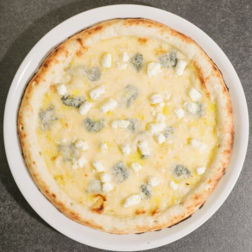 濃厚4種チーズのクアトロフォルマッジ ～アカシアハチミツを添えて～