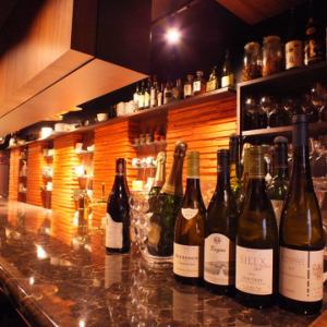 您可以享用适合各种法国美食的葡萄酒，以及不限日本/西方框架的柜台。