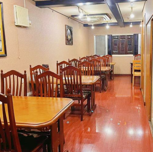 【3樓】在輕鬆的氛圍中享用道地的川菜。我們可以容納各種場合,從 2 人到最多 20 人。您可以預訂整層樓!