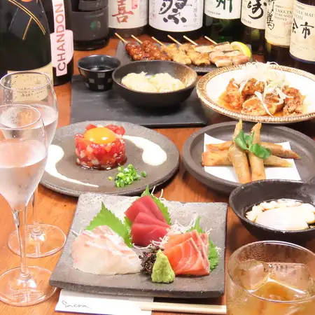 【sacra満喫コース】2H飲放付!鮮魚を味わえるお刺身5種や串焼3種など全10品◆6600円(税込)