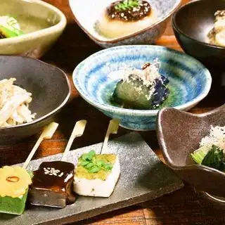 【Ubcra 高级套餐 周一至周四、周六 3 小时，周五 2 小时】◆6000 日元（含税）套餐◆共 9 道菜《畅饮》