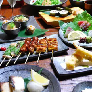 ◆5280日元（含税）套餐◆ 共11道菜，包括“京都风味猪肉涮涮锅沙拉”和“炭烤嫩鸡”（仅限食物）