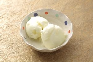 Vanilla ice cream / yuzu sorbet