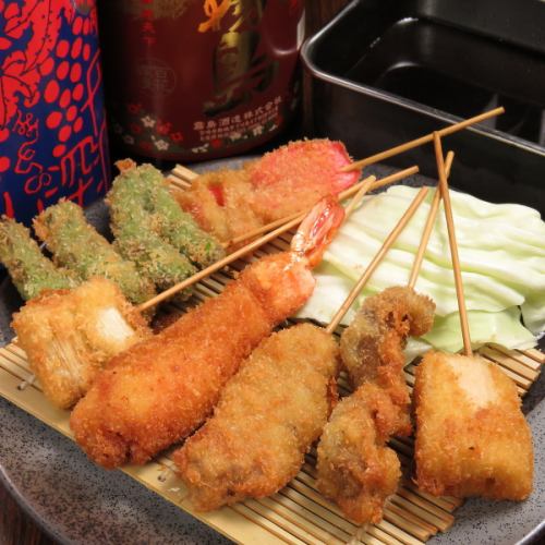 您可以享受新世界的美味！大阪炸猪排≫ 5个装550日元！还有使用时令食材制作的原创炸猪排◎