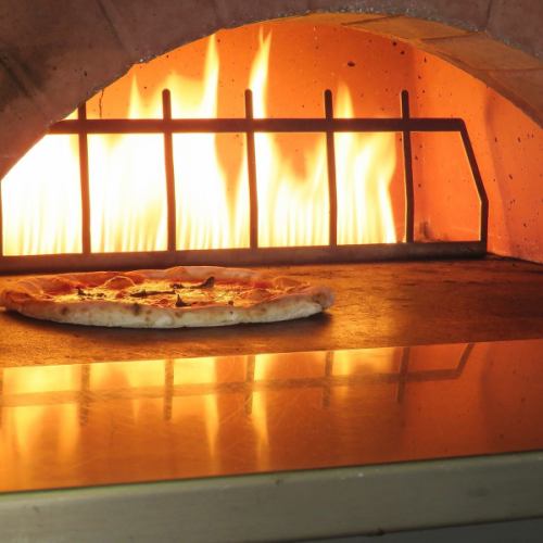 Please enjoy our proud kiln-baked pizza ★