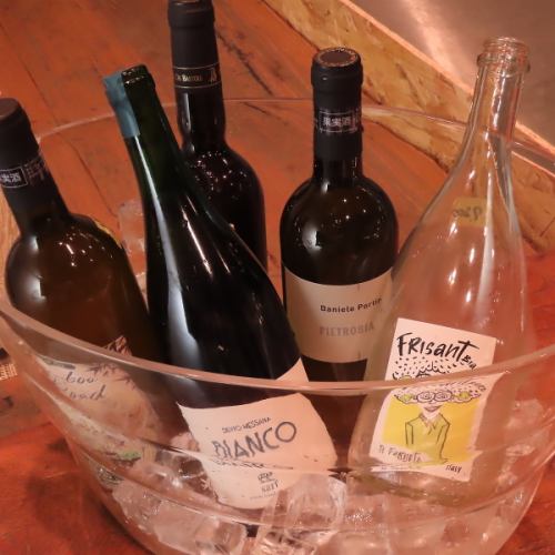 A wide variety of carefully selected natural wines, over 30 varieties available.