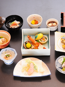 2 hours all-you-can-drink (individual serving) Shinshu ingredients and seasonal ingredients used (seasonal kaiseki) 9 dishes total 8,000 yen (tax included)