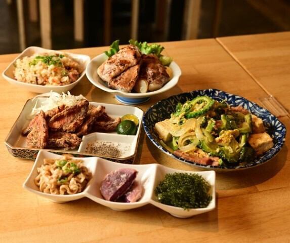 【国際通り・屋台村】駅近★毎日島唄ライブとこだわりの沖縄料理が楽しめるお店です！