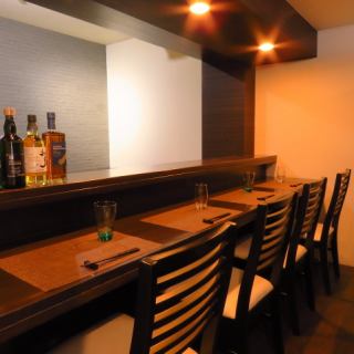 A counter where you can enjoy seasonal cuisine right in front of you.