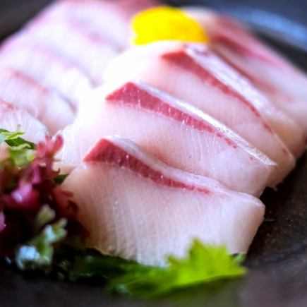 [Includes 4 kinds of sashimi] + 2 hours premium all-you-can-eat and drink course with 250 kinds of food for 2 hours 4,500 yen per person (tax included)