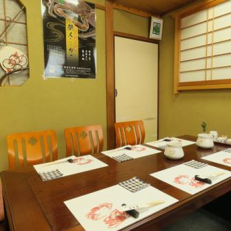 [We also have a tatami room that can accommodate up to 10 people] Enjoy a variety of crab dishes and seafood in a relaxing space without worrying about your surroundings.Please use it for dinner, entertainment, and family gatherings.The owner personally purchases only the freshest seafood.Please enjoy the authentic taste of the ingredients as they are directly delivered.