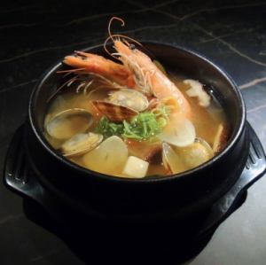海鮮豆腐チゲ/牛ホルモンチゲ