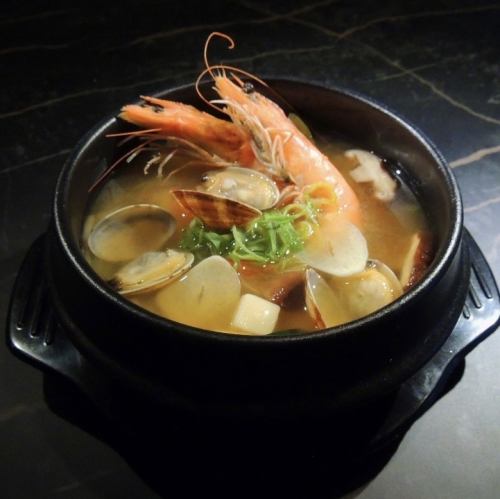 海鮮豆腐チゲ/牛ホルモンチゲ