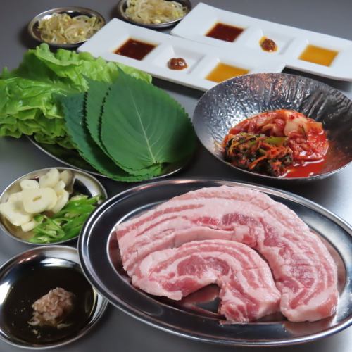 旨みと甘みが際立つ“結旨豚”を使用した、贅沢サムギョプサル。
