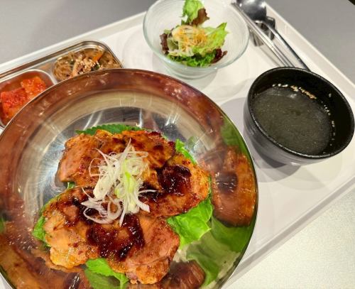 ポッサム丼ランチ(赤)