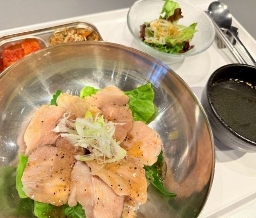 ポッサム丼ランチ(白)